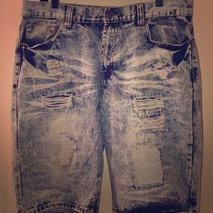 Men’s distressed denim shorts